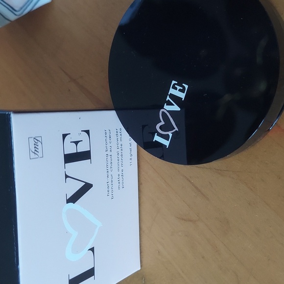 AVON Signature Makeup-Bag  w/ 3 Full Size AVON/(fmg) Makeup Products - Picture 10 of 15